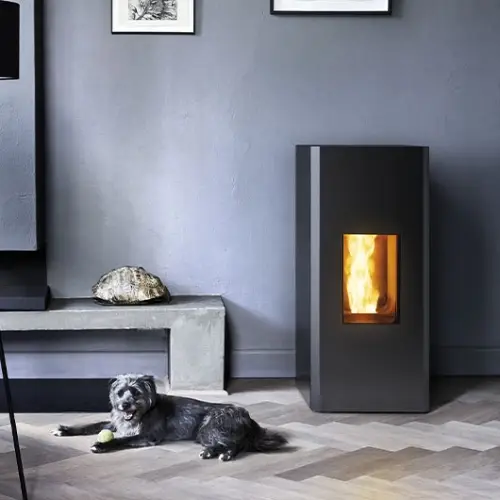 Pelletofen-MCZ-MAKO-Comfort-Air-Matic-8-M1-Core-Schwarz-Ambiental
